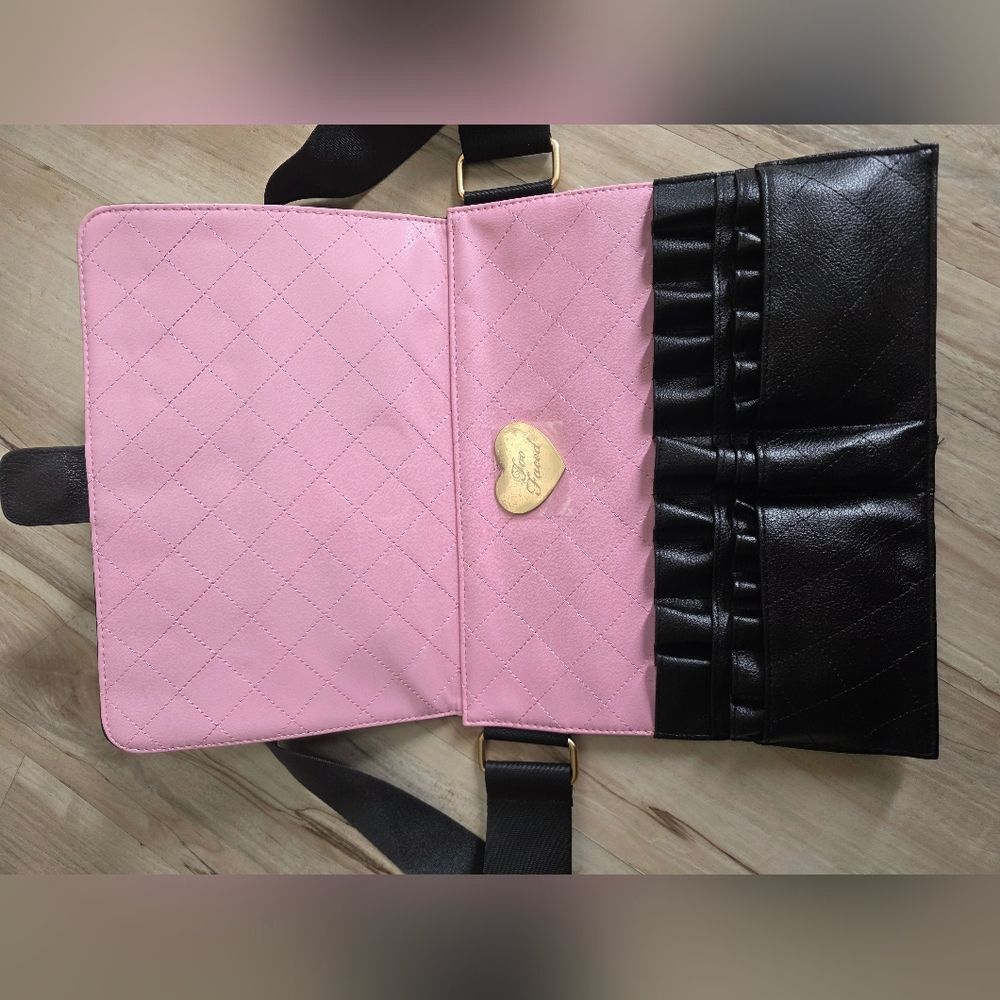 Too Faced Makeup Brush Belt Bum Waist Bag Pink Black Chain NWOT Exclusive - Picture 5 of 13
